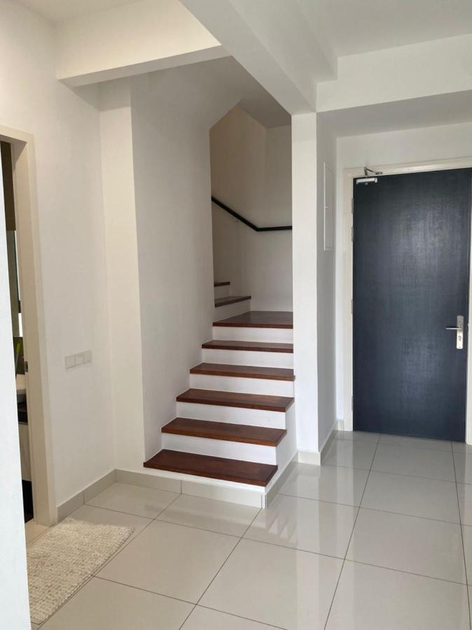 Eco Nest 3 Bedroom Duplex Apartment Nusajaya  Zewnętrze zdjęcie